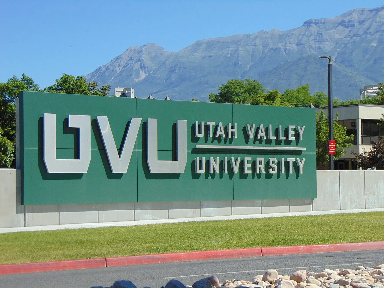 The Utah Valley University entrance sign in Orem with Mount Timpanogos behind it